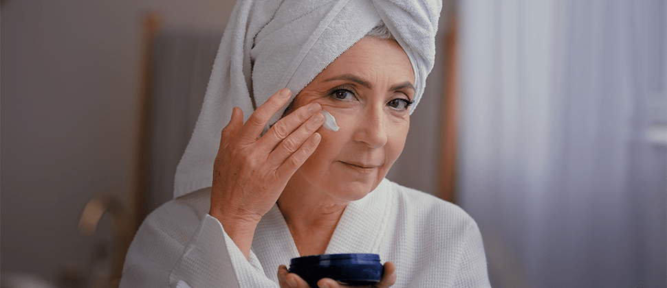 The 5-Minute Bedtime Ritual That Makes Wrinkles Disappear (My 70-Year-Old Mom's Secret!)