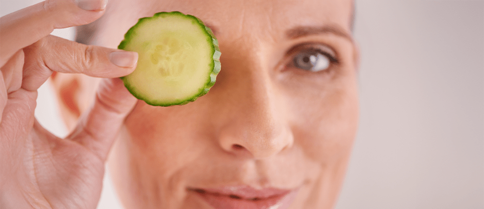 4 DIY Eye Masks That Will Transform Your Eyes (Using Ingredients From Your Kitchen!)