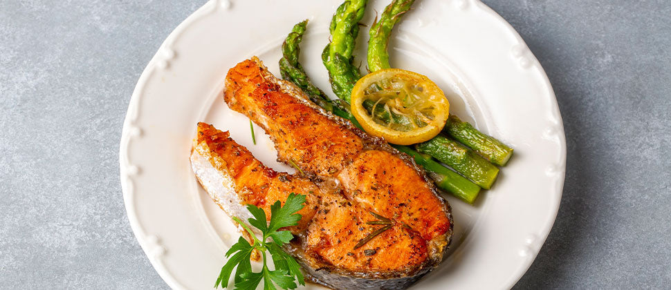 #1 Favorite Recipe We Tried This Week: Honey-Glazed Salmon with Roasted Asparagus 🐟✨